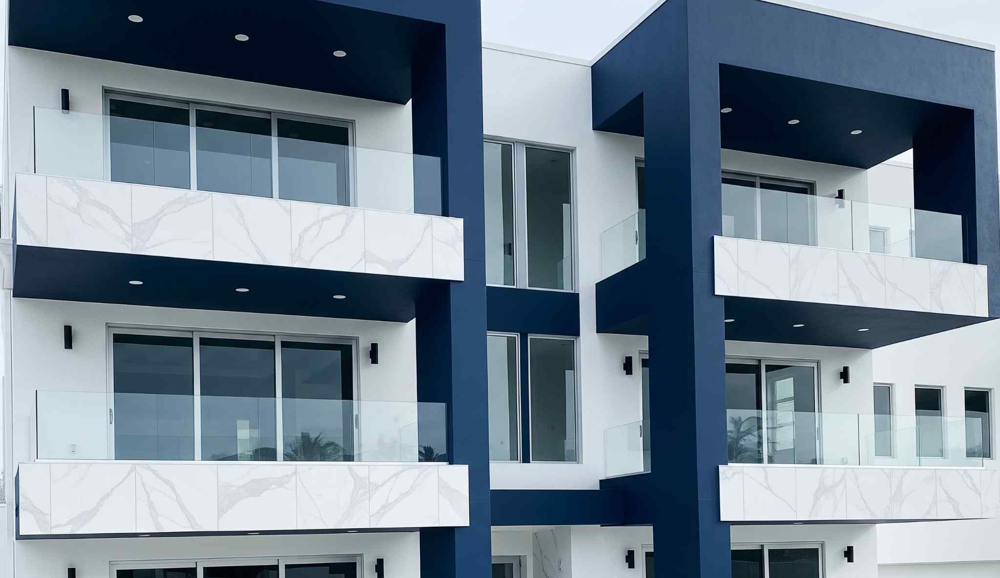 Modern Navy Blue and White with Glossy Tiles