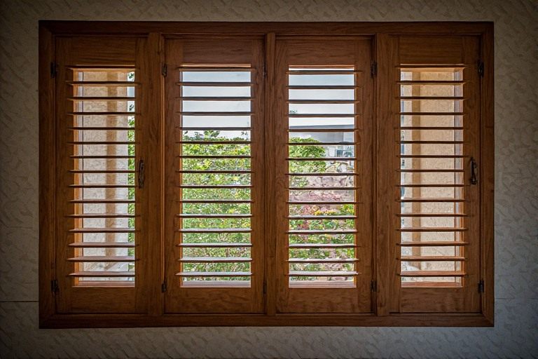 Wooden louvre jalousie window design for ventilation